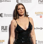 Julia Fox Nude Photos [2023 NEW]