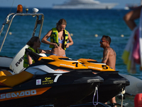 Kimberley Garner Sexy Bikini Candids