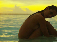 Alessandra Ambrosio Collezione Nuda