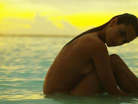 Alessandra Ambrosio Collezione Nuda