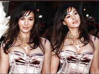 Monica Bellucci Nude & Sexy Pics