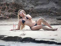 Trista Mikail Servizio Fotografico Sexy in Bikini a Malibu