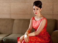 Oona Chaplin Sexy Pics