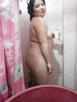 Putita con dildo en el coño en fotos