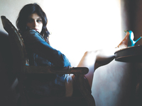 Alexandra Daddario Nude & Sexy Photos