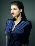 Alexandra Daddario Nude & Sexy Photos