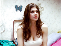 Alexandra Daddario Nude & Sexy Photos