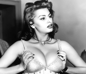 Sophia Loren Naked & Sexy Vintage Photos