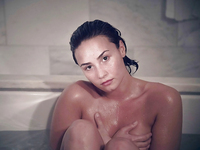DEMI LOVATO NUDE BATH PICS