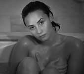 DEMI LOVATO NUDE BATH PICS