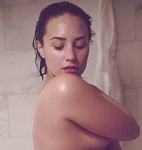 DEMI LOVATO NUDE BATH PICS