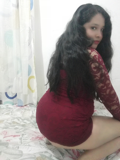 Putita con coño peludo en fotos