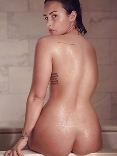DEMI LOVATO NUDE BATH PICS