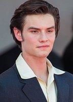 Louis Partridge