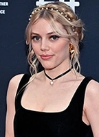 Grace Van Dien