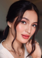 Sarah Lahbati