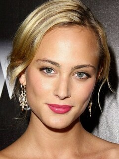 Nora Arnezeder