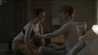 Hayley Atwell – Black Mirror s02e01