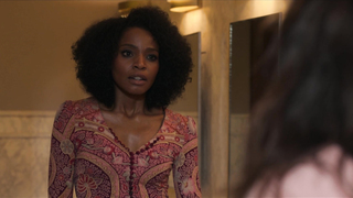 Sarah Shahi, Margaret Odette - SexLife s01e02 (2021)