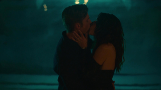 Sarah Shahi, Margaret Odette - SexLife s01e02 (2021)