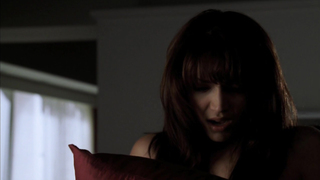 Jessalyn Gilsig, Mayte Garcia – NipTuck s02e02 (2004)