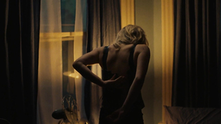 Lili Reinhart - Chemical Hearts (2020)