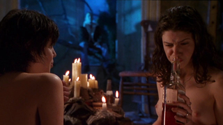 Angelina Jolie, Hedy Burress, Jenny Shimizu – Foxfire (1996)