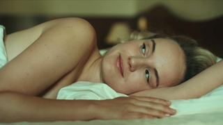 Luise von Finckh, Peri Baumeister, Melika Foroutan - Schlafende Hunde s01e02e04e05 (2023)