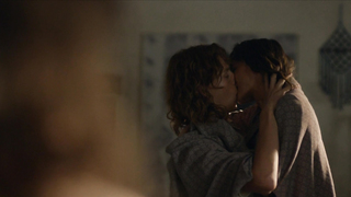 Laura Bellini - Trust s01e03 (2018)