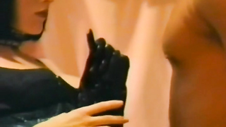 Dita Von Teese – Pakikiligaw kay Sara (1995)