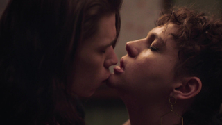 Kathryn Hahn, Katie Kershaw – Mrs. Fletcher s01e07 (2019)