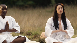 Sophie Wilde, Niamh McCormack, Lauryn Ajufo, Jessie Mae Alonzo, Vivienne Acheampong - Everything Now s01e01-08 (2023)