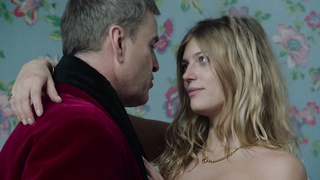 Lea Rostain - A cause des filles .. (2019) HD 1080p