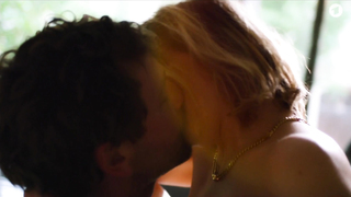 Laura Tonke, Svenja Jung, Lara Biewusch (Micky Muffin) - Sexuell verfügbar s01 (2024) HD 1080p