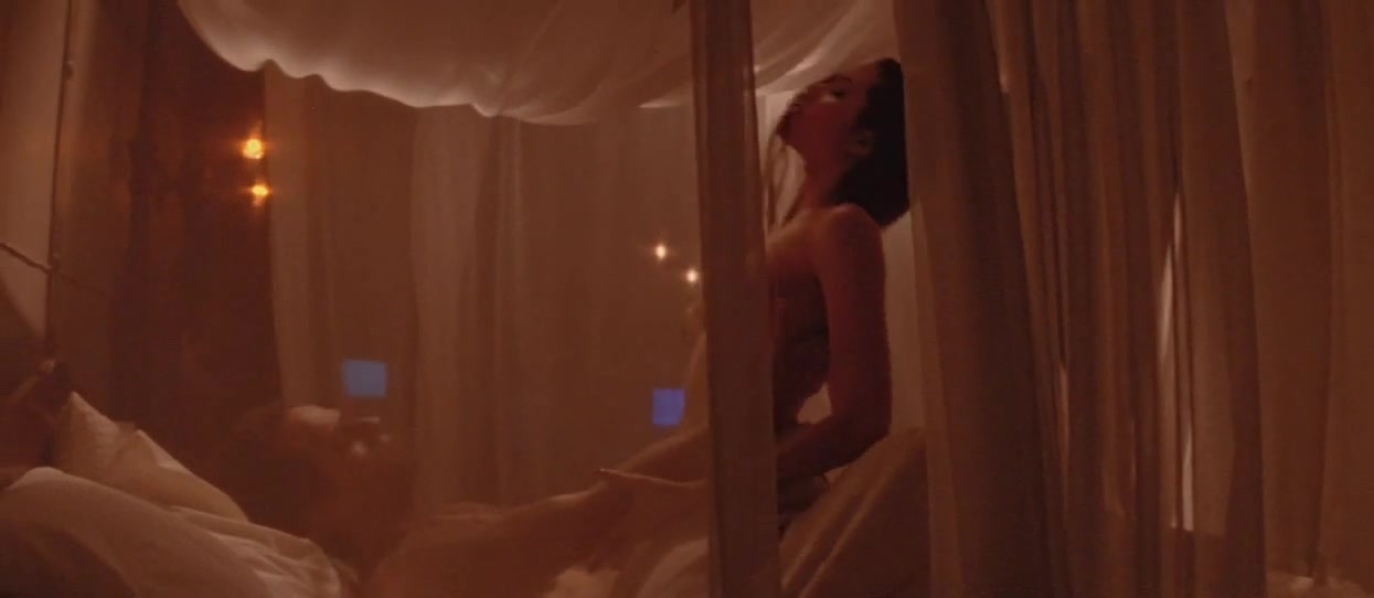 Angelina Jolie Nude - Cyborg 2 (1993)