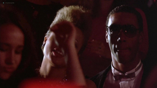 Apollonia Kotero - عارية الصدر ومشاهد جنسية في Purple Rain (1984)