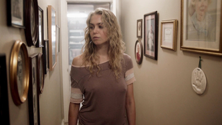 Penelope Mitchell nude butt boobs and lot of sex Franka Potente hot sex – Between Worlds (2018)