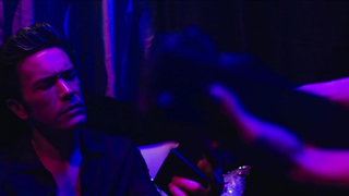 Idina Menzel heiß und Emilyne Guglietti nackte Szenen in American Murderer (2022)