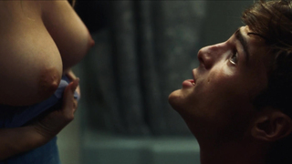 Sydney Sweeney nude topless and Chloe Cherry nude full frontal – Euphoria (2022) s2e1