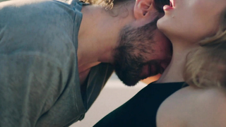 Brittany Allen, Hannah Cheesman - The Definites (2017)