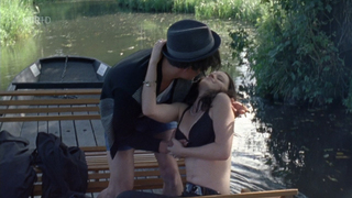 Janina Uhse, Jennifer Ulrich - Leg dich nicht mit Klara an (2017) HD 1080p