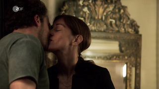 Dagmar Nieß, Felicitas Woll, Ulrike C. Tscharre - Ang Bahay sa Hilera ay Bihirang Nag-iisa (2013) HD 720p