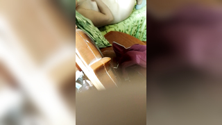 Putita mostrando su cuerpo desnudo y su coño al enamorado