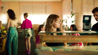 Lucía Caraballo, Leire Aguiar, Pilar Castro, María Esteve - Every Side of the Bed (Todos los lados de la cama) (2025) HD 1080p
