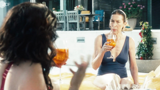 Elena Uhlig, Adele Neuhauser - Mama ist die Best(i)e s01e01-02 (2025) HD 1080p