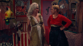 Marina Melin, Mink Stole, Pirie Woods, Liz Renay, Jean Hill, Susan Lowe, Cookie Mueller, etc - Desperate Living (1977) HD 1080p