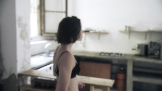 Montse Muñoz, Annick Weerts - La Habitación Desnuda (2026) HD 1080p