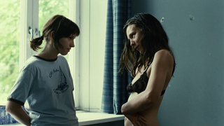 Julia Hummer, Sabine Timoteo - Gespenster (2005) HD 1080p