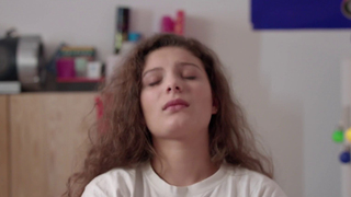 Isabella Møller Hansen - Peau de Banane (2017) HD 1080p