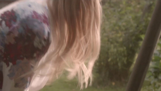 Coco Hjardemaal - Spidse albuer, blødende knæ (2013) HD 1080p